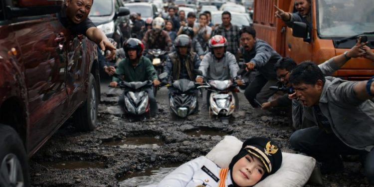 Dana Hibah dan Jalan Rusak, Warga Soroti Arah Kebijakan Pemkot Bandar Lampung