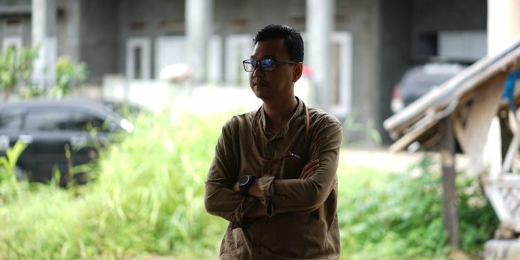 Muhammad Alfariezie Kritik Kebijakan Lewat Puisi Satir “Program Masuk Surga”