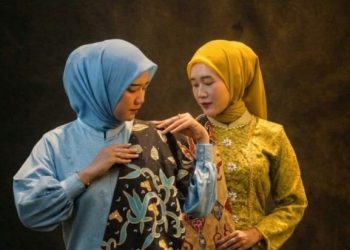 Perempuan Tangguh, Asri Seimbangkan Profesi dan Usaha Tapis
