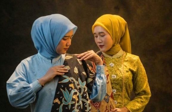 Perempuan Tangguh, Asri Seimbangkan Profesi dan Usaha Tapis