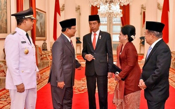 Publik Menanti Langkah Prabowo di Tengah Tekanan Ekonomi dan Demokrasi Indonesia
