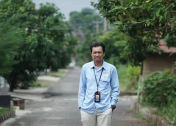 Dari Daun Kelor hingga Cahaya: Dunia Satire Muhammad Alfariezie