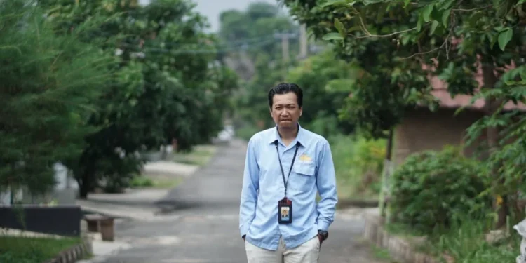 Dari Daun Kelor hingga Cahaya: Dunia Satire Muhammad Alfariezie