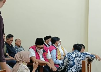 Jelang Putusan, Tiga Terdakwa PT LEB Terlihat Tenang dan Banyak Berinteraksi dengan Kolega